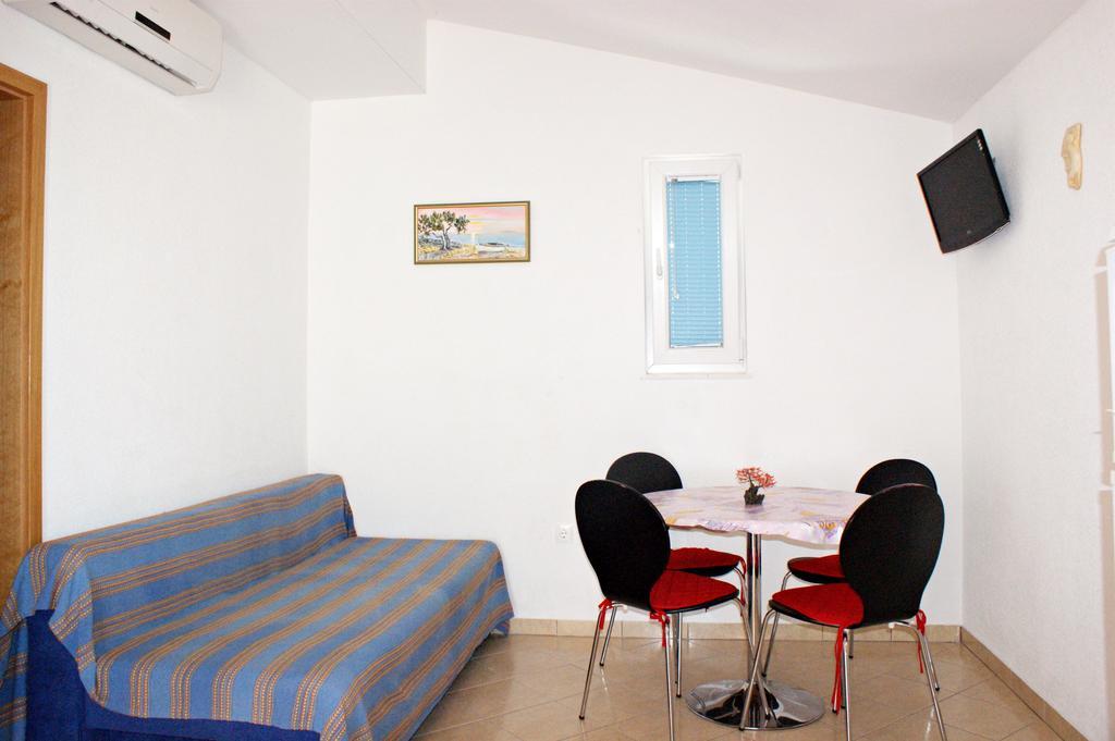 Apartments Kairos - Bili 9 Kaštela Habitación foto