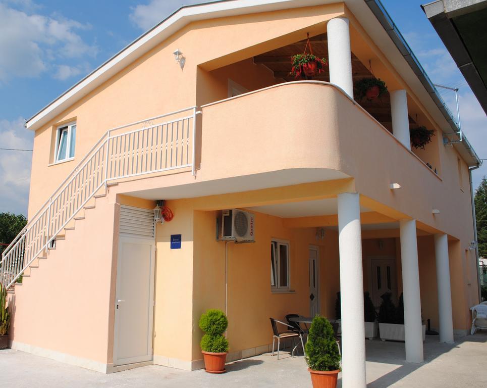 Apartments Kairos - Bili 9 Kaštela Habitación foto