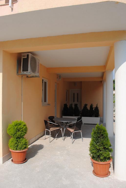 Apartments Kairos - Bili 9 Kaštela Exterior foto