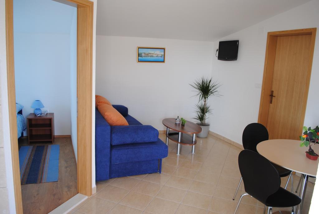 Apartments Kairos - Bili 9 Kaštela Habitación foto