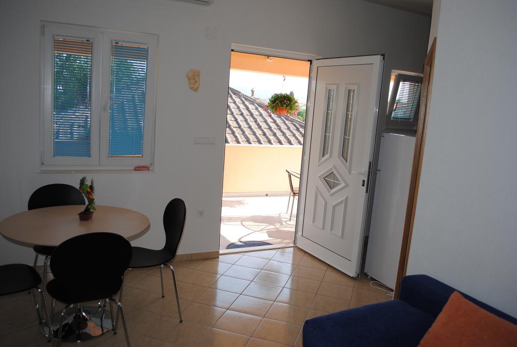 Apartments Kairos - Bili 9 Kaštela Habitación foto